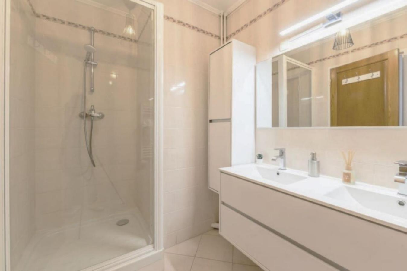 Coeur De Ville - Au Pied Du Metro - 3 Chambres Бобиньи Экстерьер фото