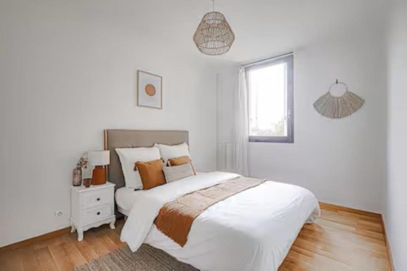 Coeur De Ville - Au Pied Du Metro - 3 Chambres Бобиньи Экстерьер фото