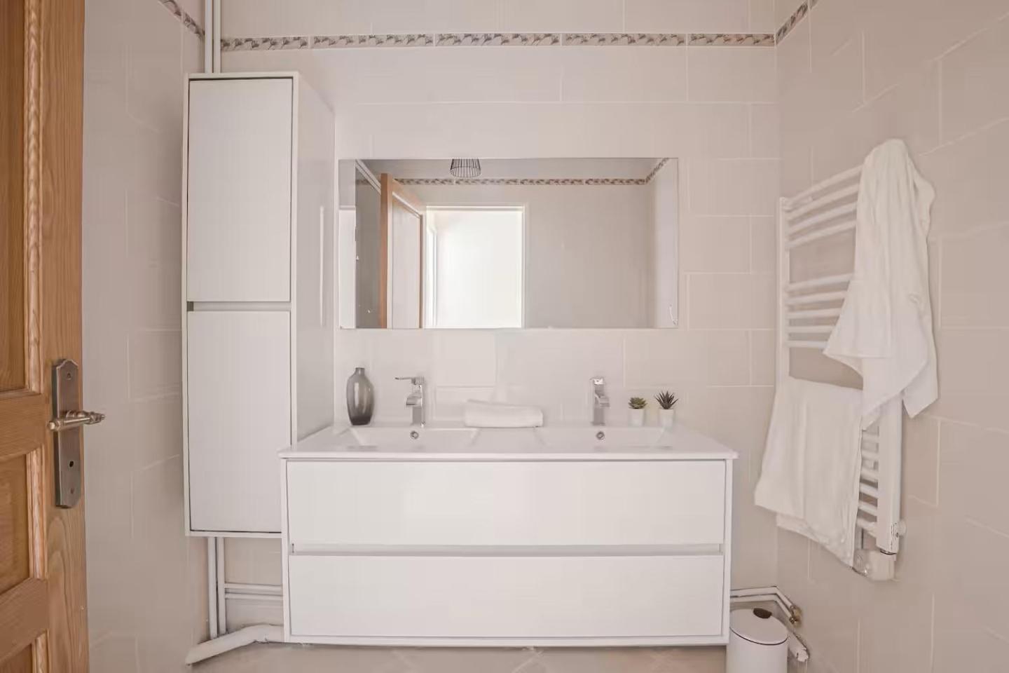Coeur De Ville - Au Pied Du Metro - 3 Chambres Бобиньи Экстерьер фото